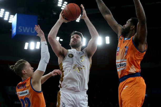 每个球员都 每个球员都